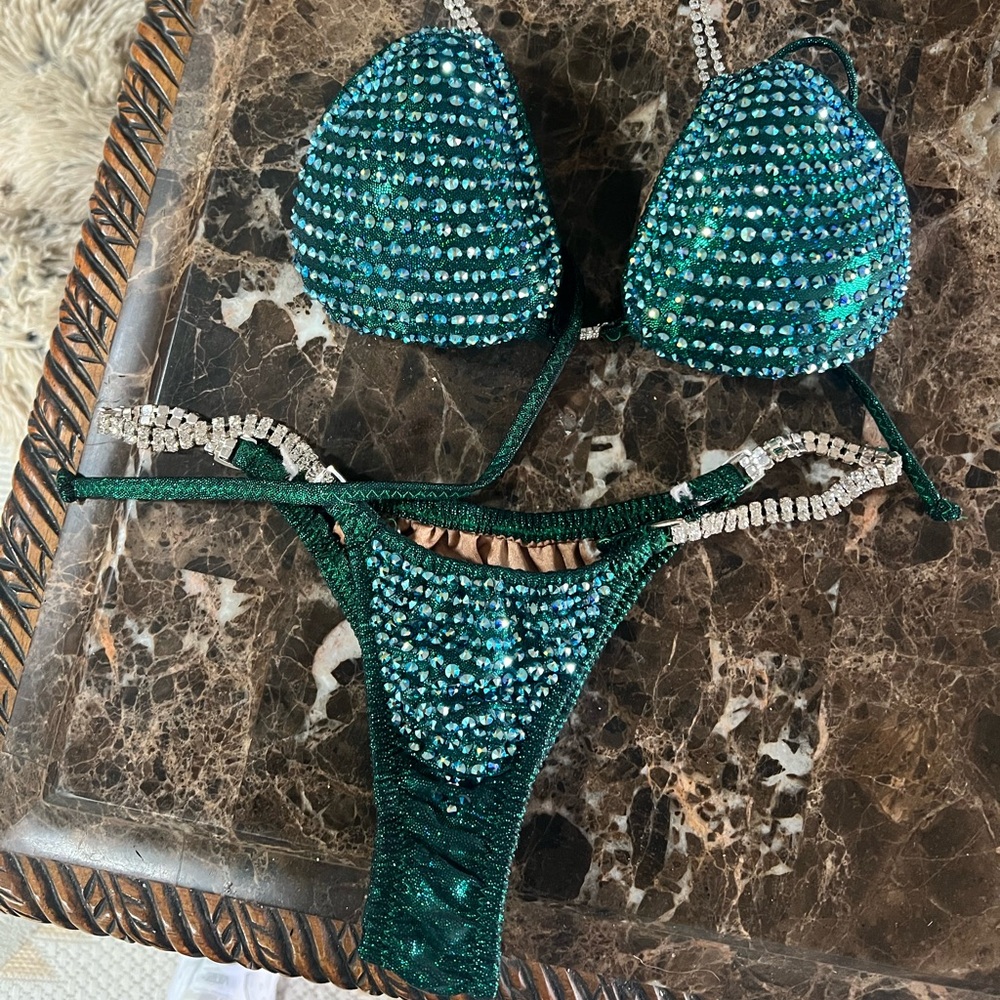 Bikini competition suit